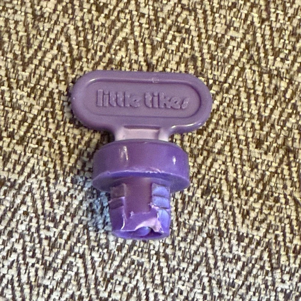 Little Tikes Cozy Coupe Car Replacement‎ part Purple Key